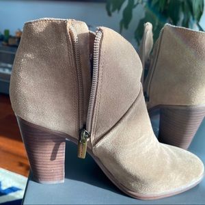 Vince Camuto Franell bootie 6.5M